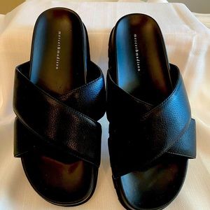 Mercer & Madison Black Rilla Slides Sz 7.5